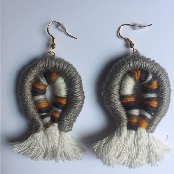 Macrame tassel earrings - Picture 2 of 3